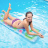 Matelas gonflable transparent à poche Intex en piscine